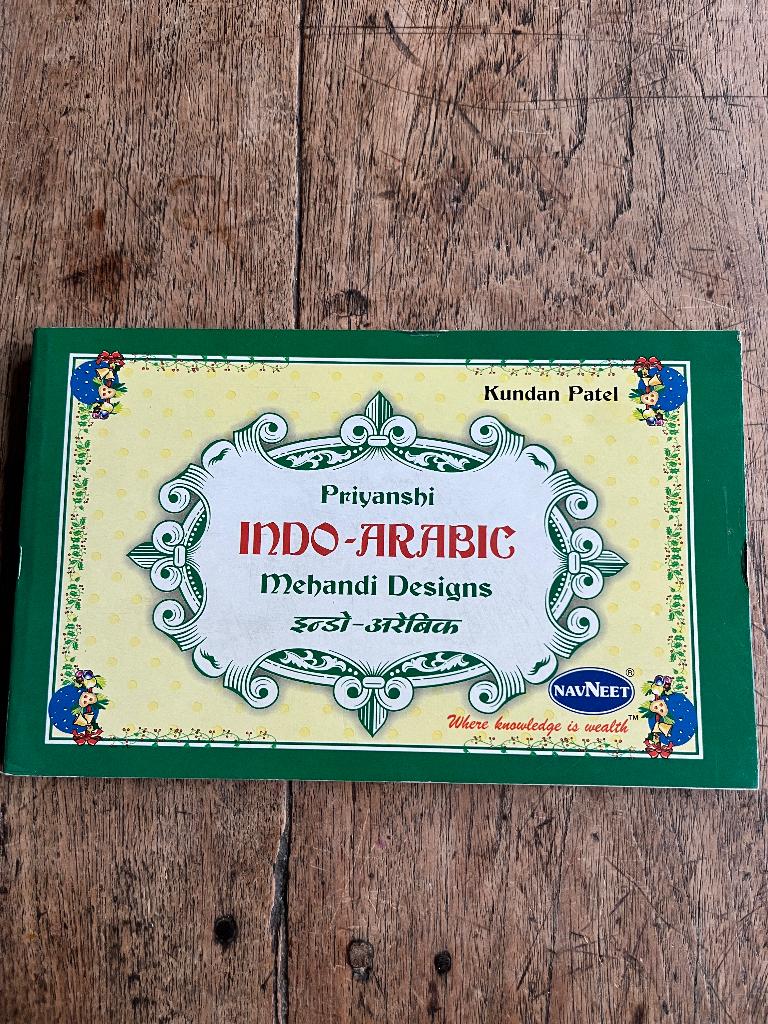 Priyanshi Indo-Arabic Mehandi Designs, Ophalen of Verzenden, Zo goed als nieuw