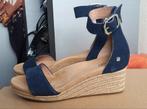 UGG ZoeII blauw sleehak sandalen leer/suede maat 38,5, Ophalen of Verzenden, Zo goed als nieuw, Blauw, Sandalen of Muiltjes