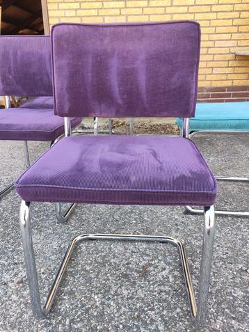 4 vintage design stoelen beschikbaar voor biedingen