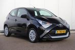 Toyota Aygo 1.0 VVT-i x-play Automaat Carplay Android Achter, Auto's, Toyota, Stof, Gebruikt, Euro 6, Met garantie (alle)