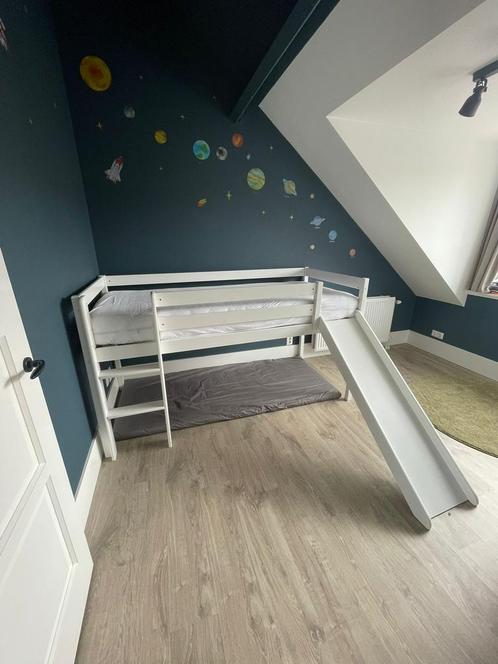 Halfhoogslaper met glijbaan + matras., Kinderen en Baby's, Kinderkamer | Stapelbedden en Hoogslapers, Zo goed als nieuw, Halfhoogslaper