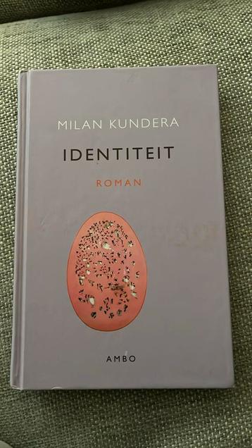 Milan Kundera - Identiteit beschikbaar voor biedingen
