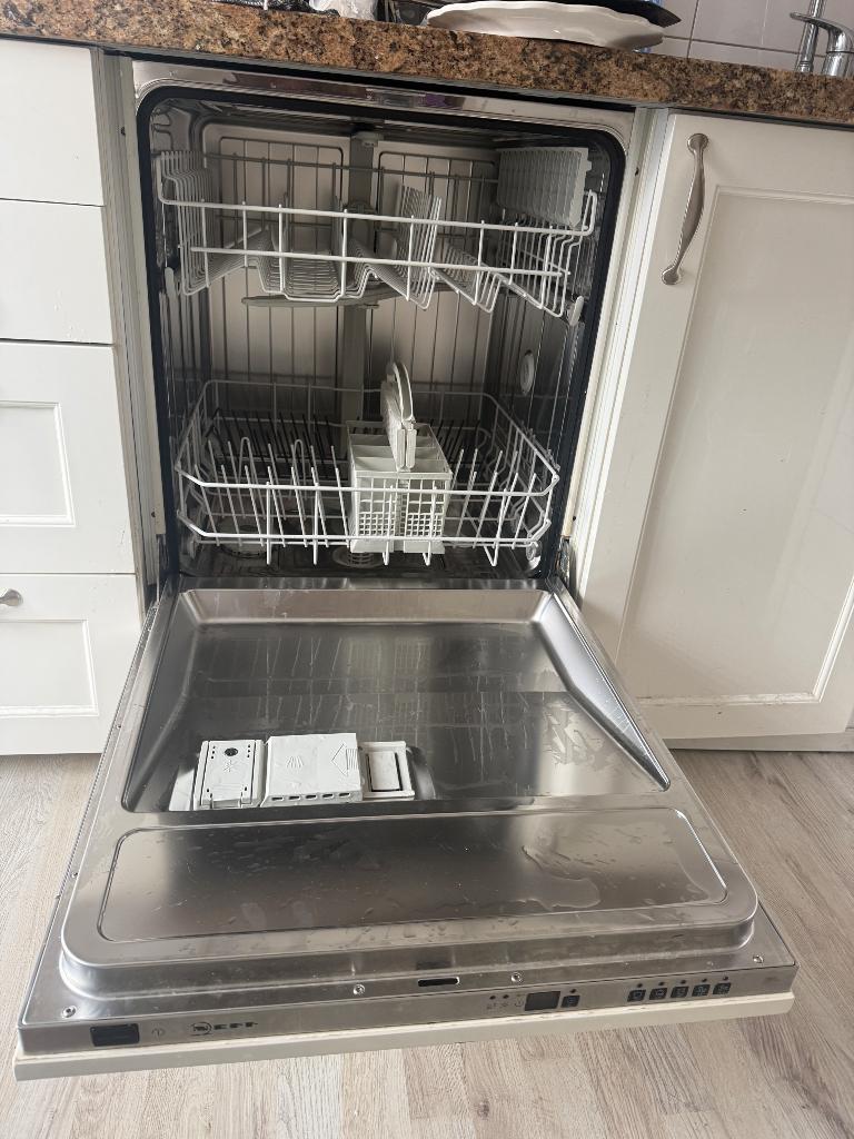 Neff vaatwasser ZONDAG/MAANDAG OPHALEN, Witgoed en Apparatuur, Vaatwasmachines, Ophalen, Gebruikt, Inbouw, Minder dan 85 cm