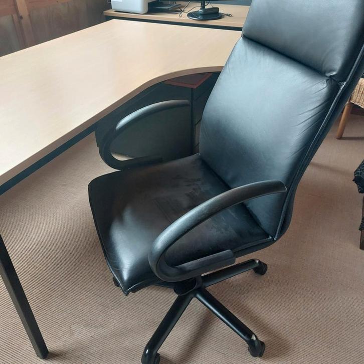 Ergonomische zwarte bureaustoel met armleuningen, Huis en Inrichting, Bureaustoelen, Gebruikt, Bureaustoel, Zwart, Ergonomisch