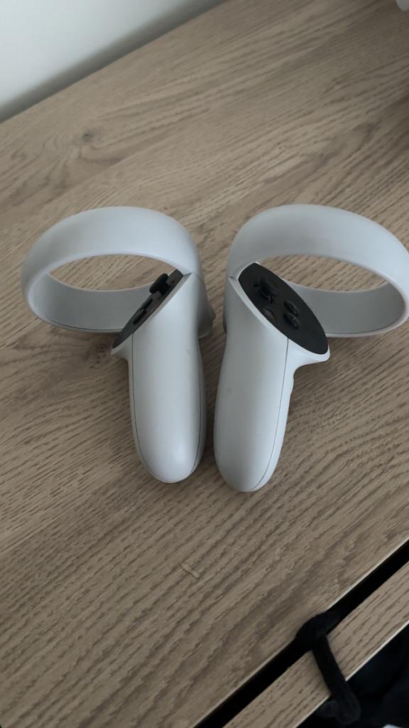 Oculus Quest 2 (128GB) – met doos, lader & Kiwi headstrap, Spelcomputers en Games, Virtual Reality, Zo goed als nieuw, Overige platformen