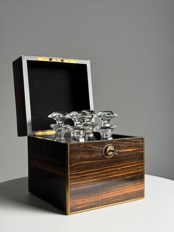 Engelse Decanter Box 19e eeuw beschikbaar voor biedingen