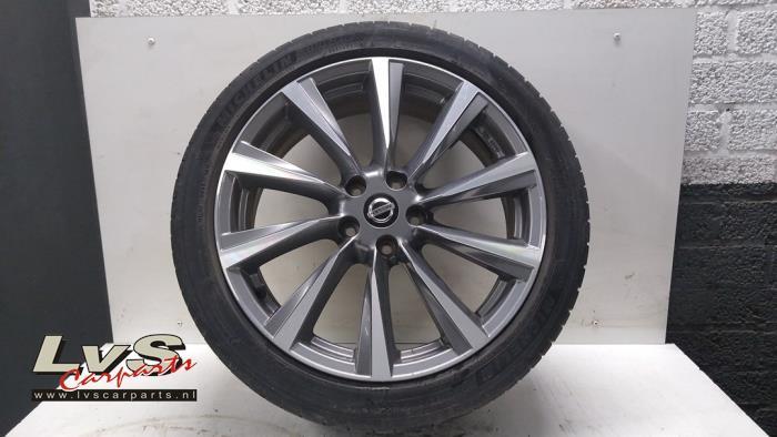 Velg + Band van een Nissan Qashqai, Auto-onderdelen, Gebruikt, -, -, Ophalen of Verzenden