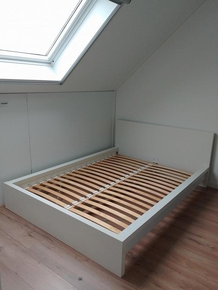 Ikea MALM bed 140 x 200, Huis en Inrichting, Slaapkamer | Bedden, Gebruikt, Tweepersoons, 140 cm, 200 cm, Hout, Wit, Ophalen