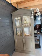 Antieke Landelijke vitrinekast, Ophalen
