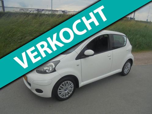 Toyota Aygo Toyota ayco 1.0 benzine AUTOMAAT airco navigatie, Auto's, Toyota, Te koop, Aygo, ABS, Airbags, Airconditioning, Centrale vergrendeling