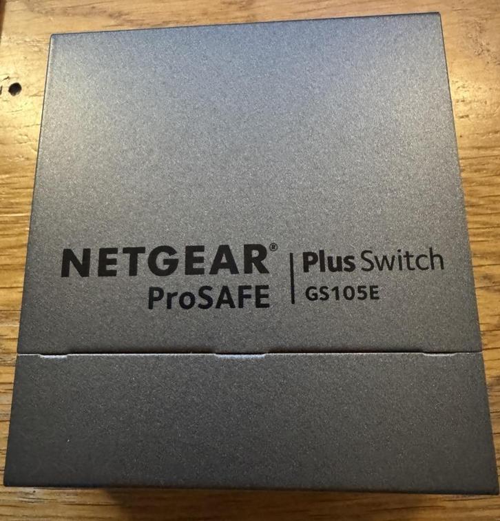Netgear ProSafe GS105E 5-poorts Gigabit Smart Switch, Computers en Software, Netwerk switches, Refurbished, Ophalen of Verzenden