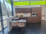 HS057 – Rialto decor noten Showroom Keukens, Ophalen, Bruin, Nieuw, Dubbelwandige keuken