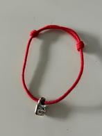 Leuk armbandje UNO de 50, rood touw/ veter met bedel., Verzenden, Nieuw, Rood, Zilver