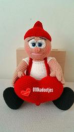 Nieuwe gehaakte knuffels. Valentijn. Met groot hart., Hobby en Vrije tijd, Breien en Haken, Ophalen of Verzenden, Zo goed als nieuw