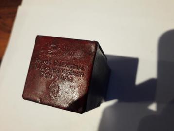 9 ANTIEKE METALEN SLAG STEMPELS in de ORIGINELE DOOS   beschikbaar voor biedingen