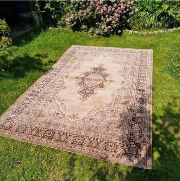 Vintage vloerkleed tapijt beschikbaar voor biedingen