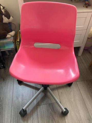 Leuke roze bureaustoel IKEA beschikbaar voor biedingen