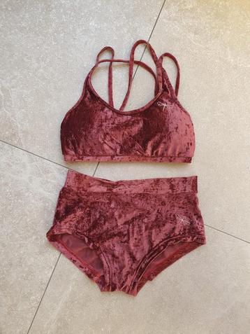 paaldanskleding, suede burgundy setje van dragonfly mt m beschikbaar voor biedingen