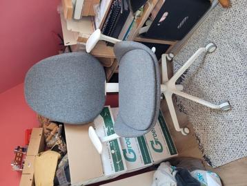Ikea bureaustoel hattefjäll met armleuningen beschikbaar voor biedingen