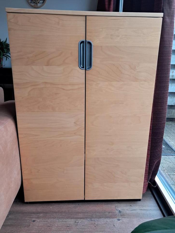 Houten kast half hoog, Huis en Inrichting, Kasten | Buffetkasten, Zo goed als nieuw, 100 tot 150 cm, 50 tot 100 cm, 25 tot 50 cm