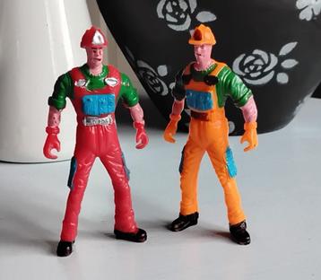 	2 poppetjes - mannetjes van kunststof  beschikbaar voor biedingen
