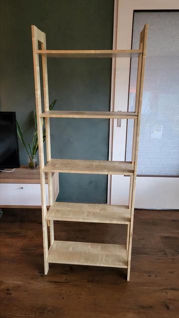 Open kast beschikbaar voor biedingen