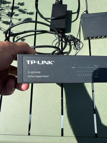 TP link 16 poort switch en 5 poort switch beschikbaar voor biedingen