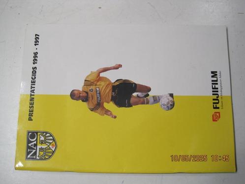 nac geel zwart boekjes in 1 koop (342), Verzamelen, Sportartikelen en Voetbal, Gebruikt, Boek of Tijdschrift, NAC Breda, Verzenden