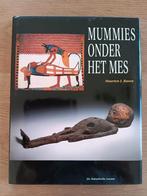 Maarten J Raven - Mummies onder het mes, Ophalen of Verzenden, Zo goed als nieuw, Europa