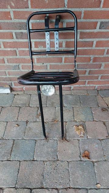 Pakjesdrager voorkant. beschikbaar voor biedingen