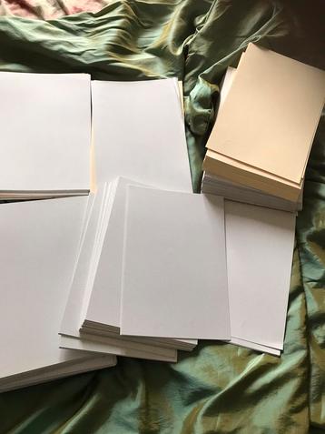 Partij a4 papier voor kaarten  beschikbaar voor biedingen