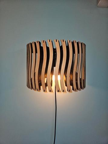 Houten handgemaakte Wandlamp Olivios - nieuwprijs € 299,- beschikbaar voor biedingen