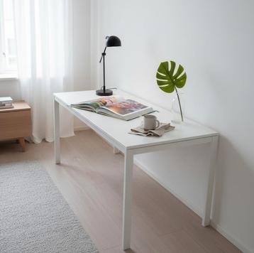 White ikea table beschikbaar voor biedingen