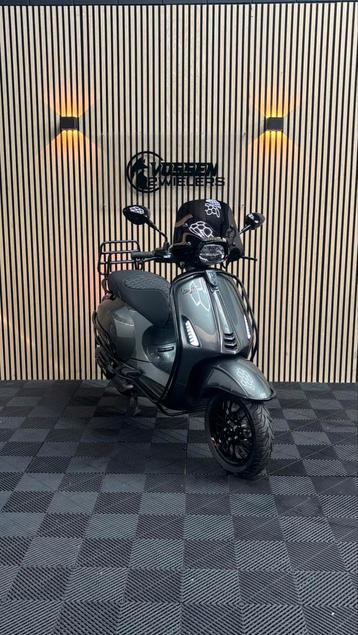 Vespa Sprint | Euro 5 | 700 km | Aston Martin Grijs beschikbaar voor biedingen