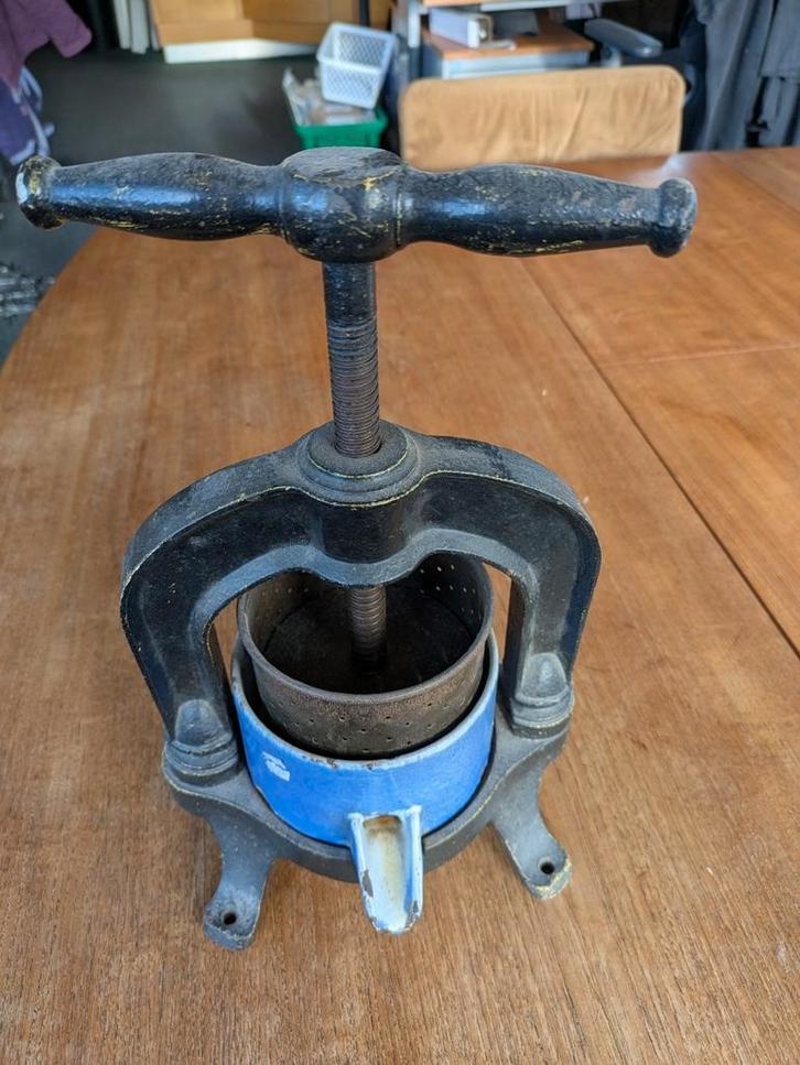 Antieke Gietijzeren Fruitpers Camion Frères, Antiek en Kunst, Antiek | Keukenbenodigdheden, Ophalen