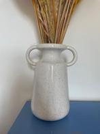 Gebroken witte vaas met lichte spikkels met twee oren, Huis en Inrichting, Woonaccessoires | Vazen, Ophalen, Wit, Aardewerk of Porselein