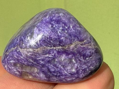 Charoiet palmsteen handsteen mineralem Topkwaliteit, Verzamelen, Mineralen en Fossielen, Ophalen of Verzenden