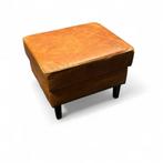 Schaapslederen hocker, Gebruikt, 50 tot 75 cm, Hout, Ophalen of Verzenden