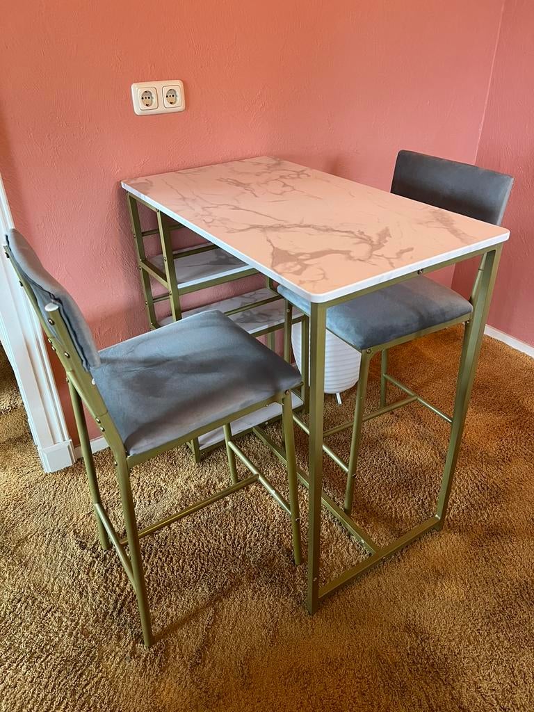 Als nieuw: bartafel set (2 krukken) – marmerlook, Huis en Inrichting, Ophalen, Zo goed als nieuw, Modern, Minder dan 4 stoelen