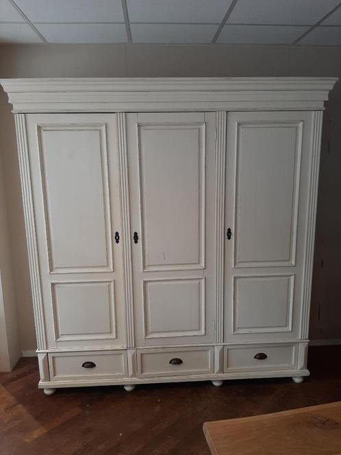 Prachtige landelijke brocante linnenkast 3 deurs, Huis en Inrichting, Kasten | Kledingkasten, Gebruikt, 200 cm of meer, 150 tot 200 cm
