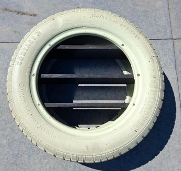 Autoband met plankjes als wandkast, decoratie beschikbaar voor biedingen