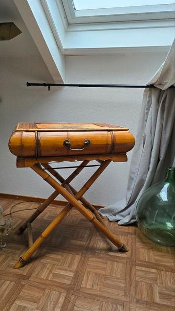 Vintage Bamboe Tafel met Lade beschikbaar voor biedingen