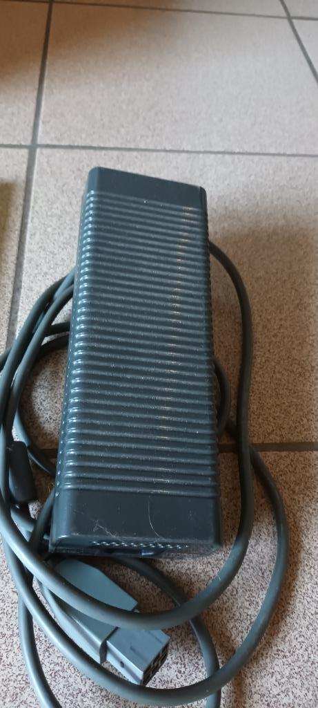 Xbox360, Spelcomputers en Games, Spelcomputers | Xbox 360, Zo goed als nieuw, 120 GB, 360 S, Met 2 controllers, Met games, Ophalen of Verzenden
