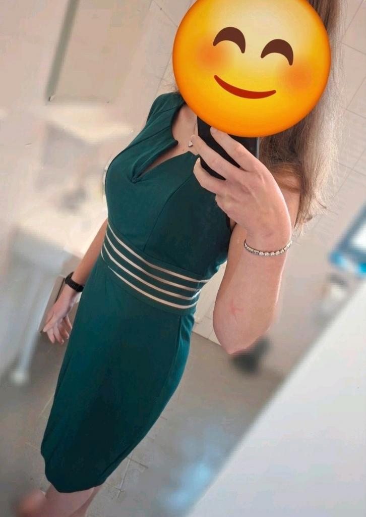 Stijlvolle smaragdgroen cocktailjurk, Kleding | Dames, Jurken, Zo goed als nieuw, Maat 38/40 (M), Groen, Knielengte, Ophalen of Verzenden