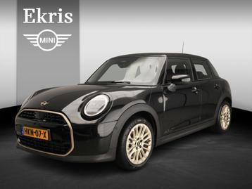 MINI 5-deurs Cooper C Favoured Trim + Package S beschikbaar voor biedingen