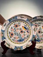Antieke Aardewerk Borden met Vogeldecoratie (2 stuks), Antiek en Kunst, Antiek | Keramiek en Aardewerk, Ophalen of Verzenden