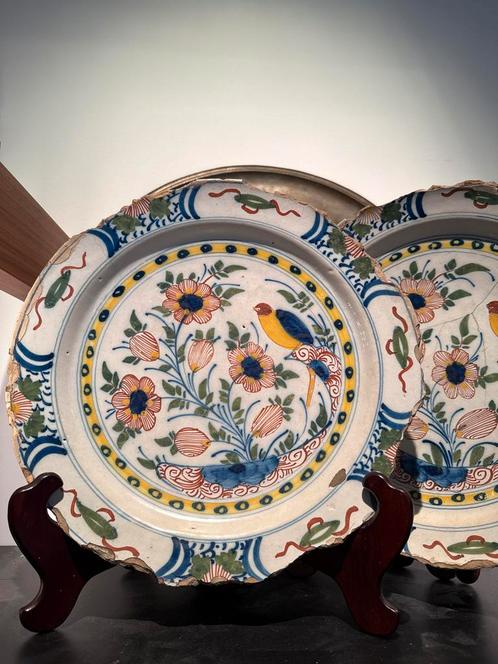 Antieke Aardewerk Borden met Vogeldecoratie (2 stuks), Antiek en Kunst, Antiek | Keramiek en Aardewerk, Ophalen of Verzenden