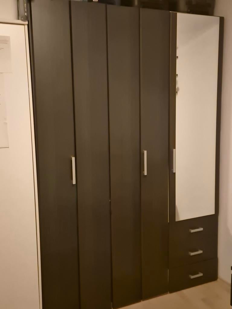 Ruime kledingkast met vouwdeuren en veel opbergruimte, Huis en Inrichting, Kasten | Kledingkasten, Overige materialen, 200 cm of meer