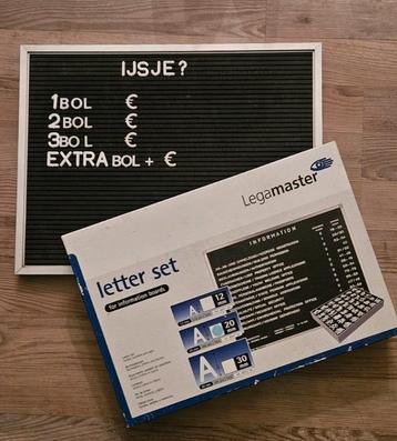 Letterbak met letters te koop beschikbaar voor biedingen