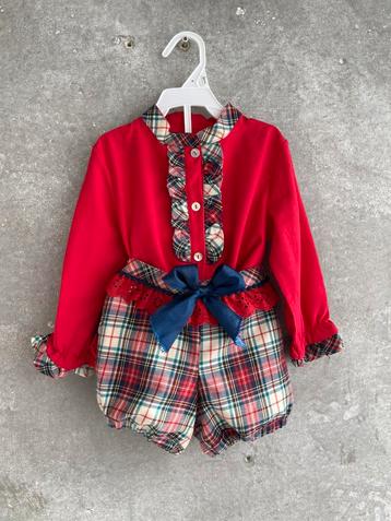 blouse met korte broek , meisje , kers 3 jaar oudv beschikbaar voor biedingen